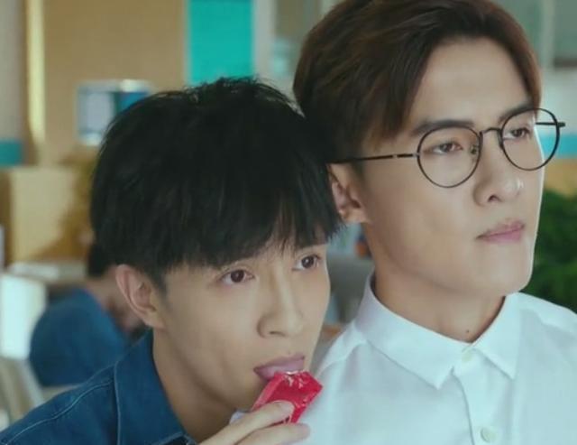 李小璐门缝无意中看到薛之谦唐禹哲接吻, 她的表情说明了一切