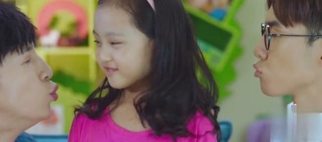 李小璐门缝无意中看到薛之谦唐禹哲接吻, 她的表情说明了一切