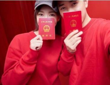娱乐圈频频传来喜迅,萧正楠领奖公布婚讯,他们是不被祝福的一对
