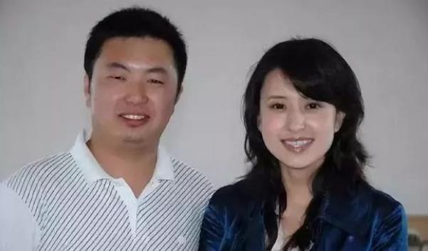 著名央视女主持人张蕾近照:嫁大自己20岁丈夫,走在一起像父女