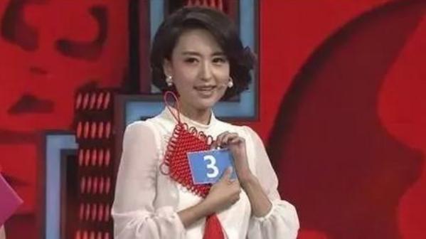 著名央视女主持人张蕾近照:嫁大自己20岁丈夫,走在一起像父女