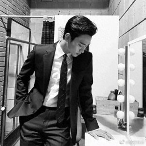 ​金秀贤：从荧幕新星到绯闻不断的国民男神