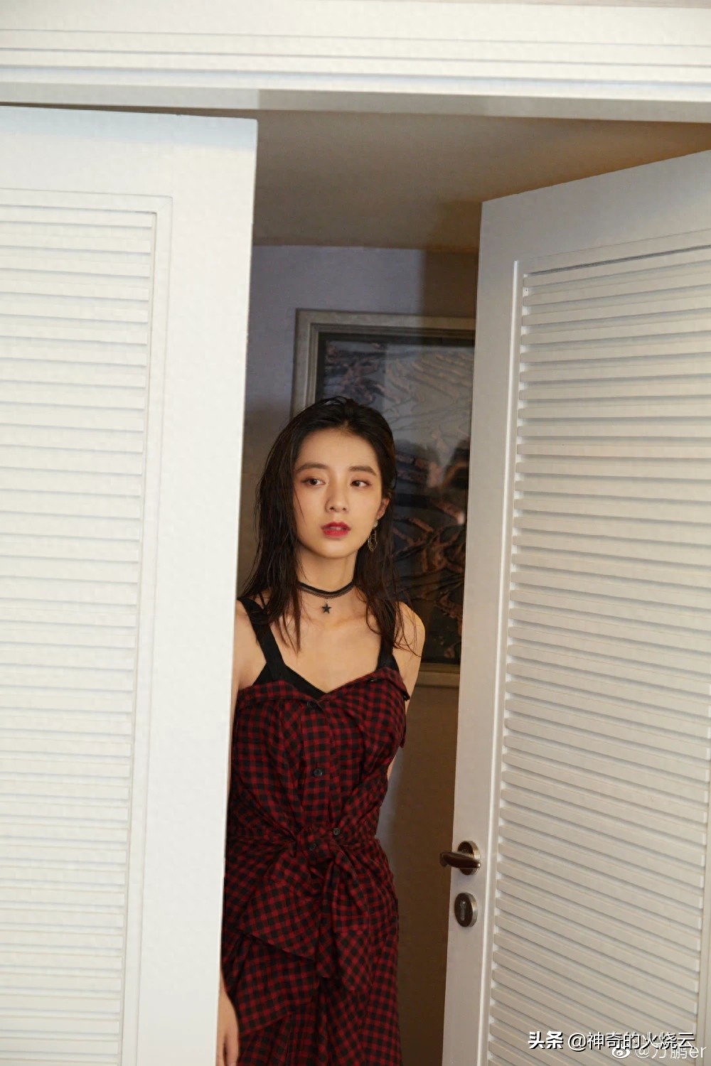 万鹏:优雅迷人、独立爽朗的新生代小花!