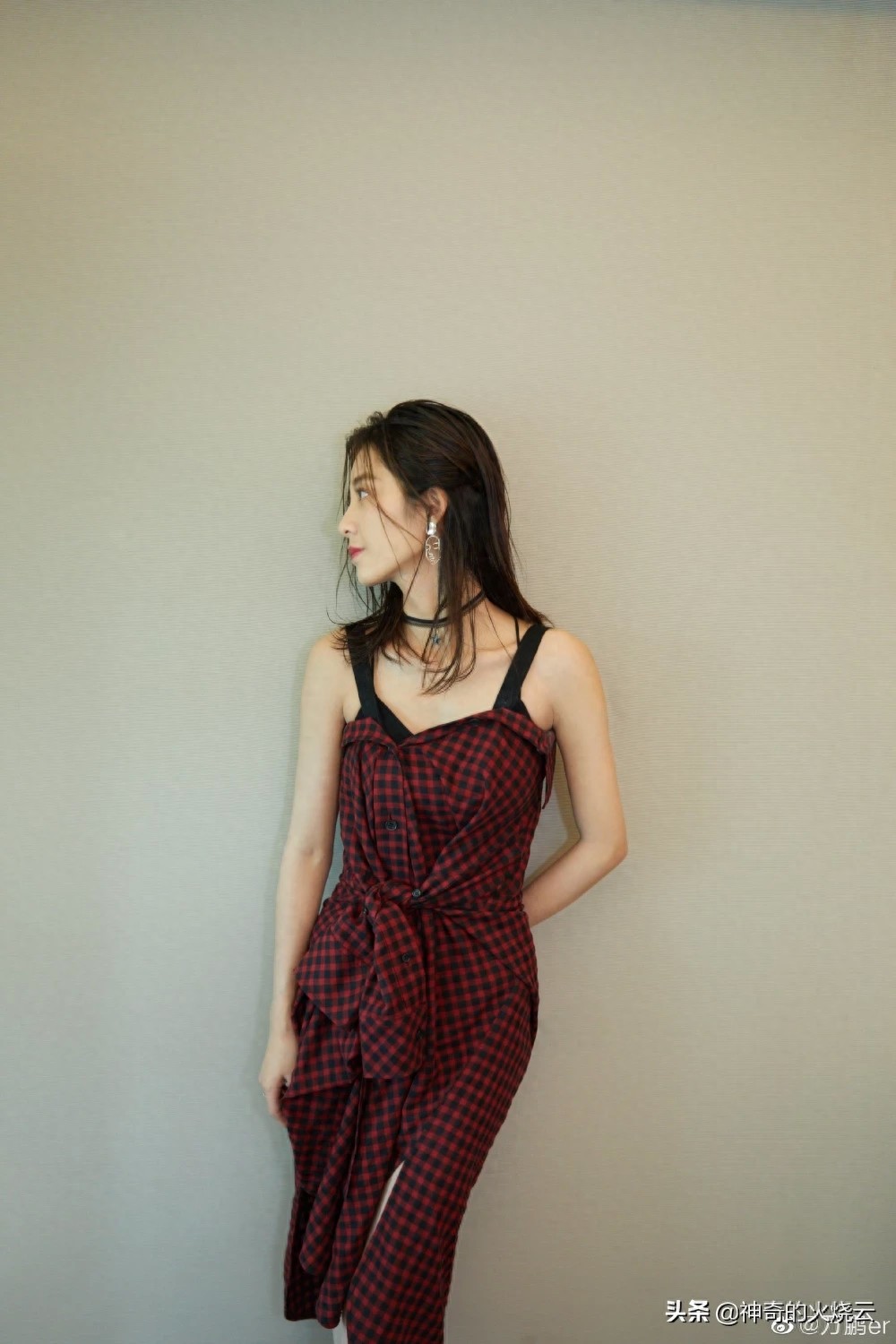 万鹏:优雅迷人、独立爽朗的新生代小花!