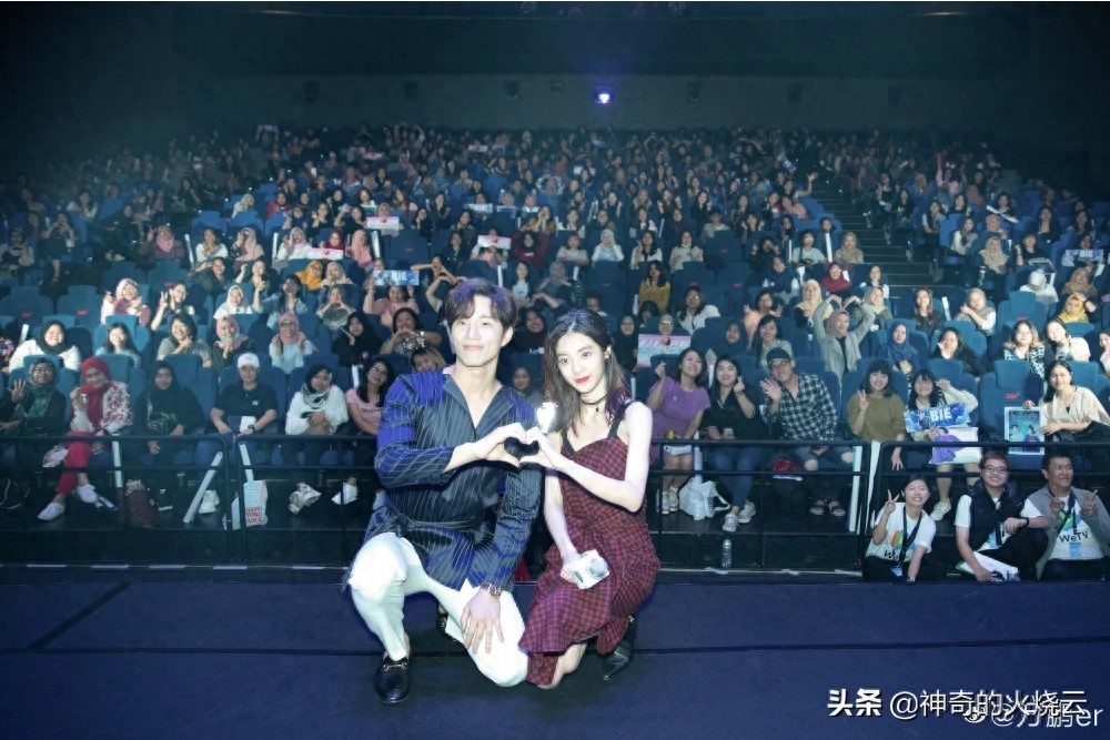 万鹏:优雅迷人、独立爽朗的新生代小花!