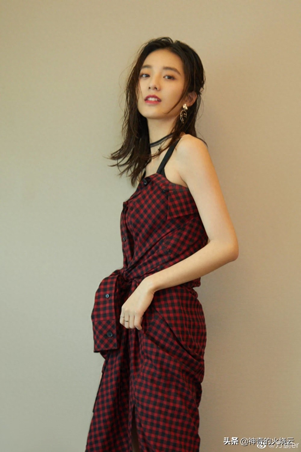 万鹏:优雅迷人、独立爽朗的新生代小花!