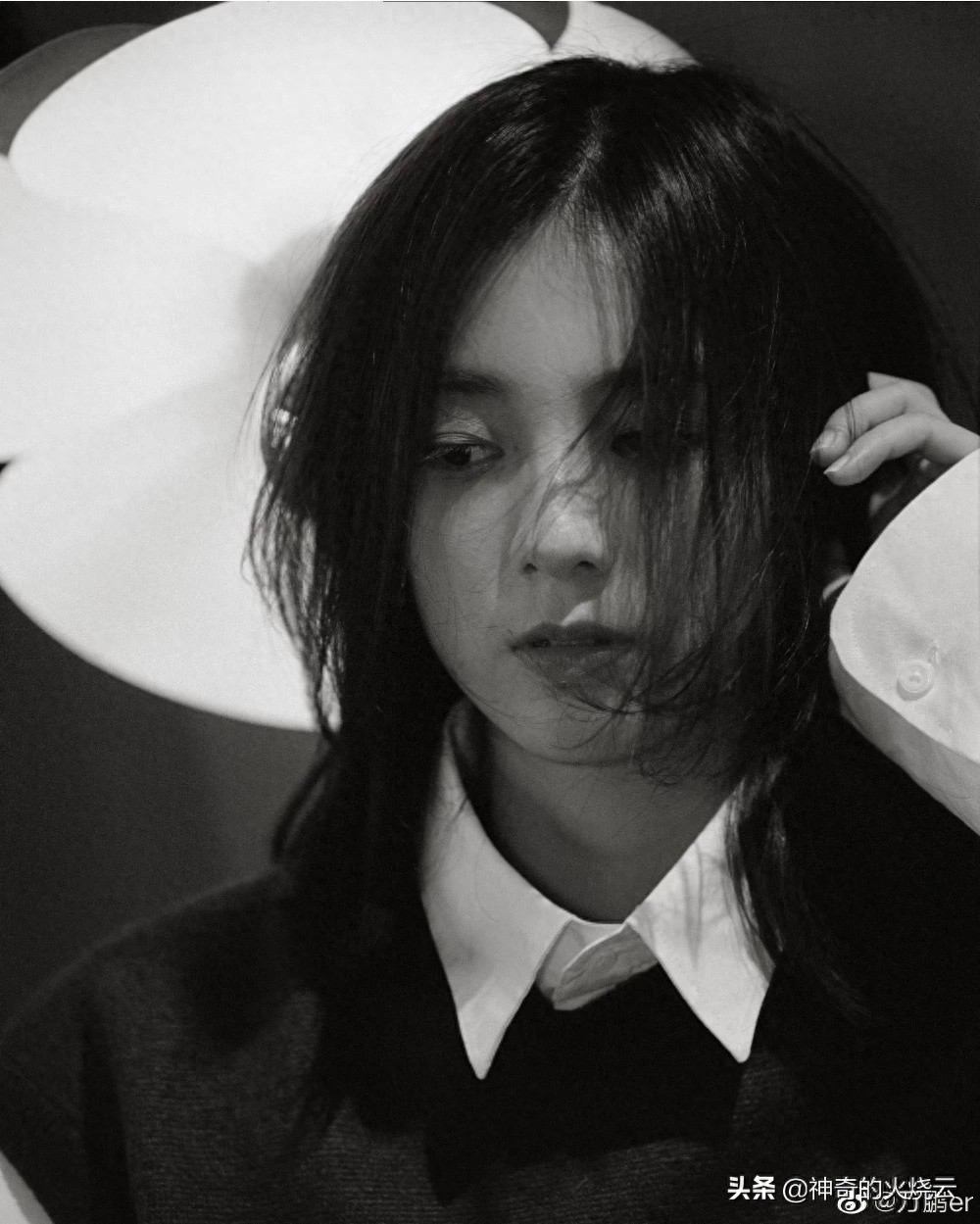 万鹏:优雅迷人、独立爽朗的新生代小花!