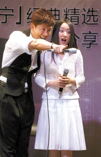 毛宁杨钰莹什么关系