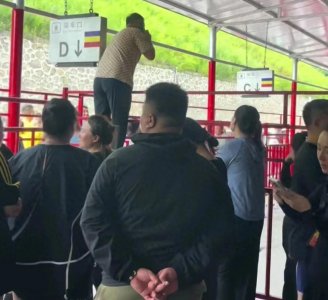 ​8月3日抚顺红河谷漂流万人滞留