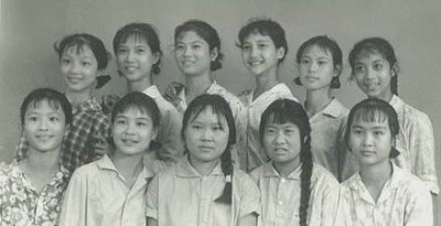 ​基因太强大！刘亦菲妈妈少女照罕见曝光，一家人仙气满满