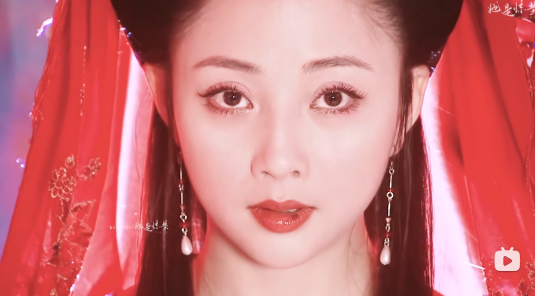 内娱最后一个性感女星，终于翻红