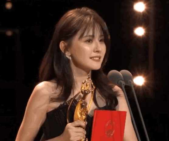 内娱最后一个性感女星，终于翻红