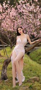 ​揭秘吴春怡：娱乐圈八卦传闻背后的真相与坚韧