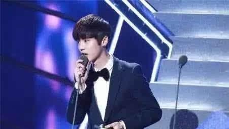 鹿晗曾经坦言28岁退出娱乐圈 就因为他爸妈的一句话