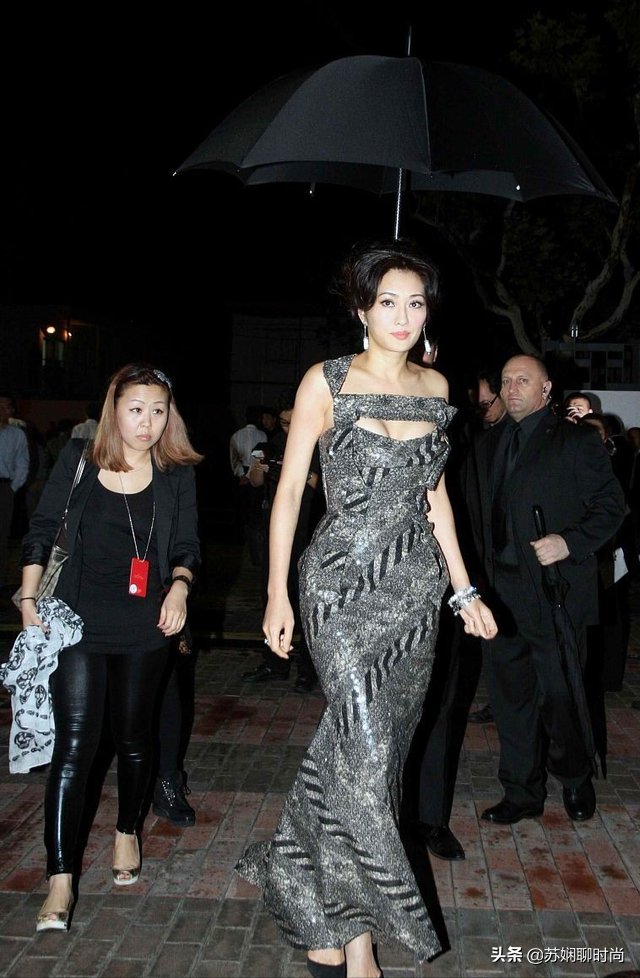 一代国际名模孟广美，拥有着1米78的个子，没人能够招架得住吧