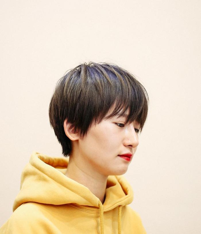 短发搭配空气刘海,年轻时尚又减龄