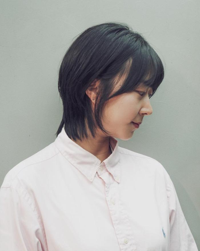 短发搭配空气刘海,年轻时尚又减龄