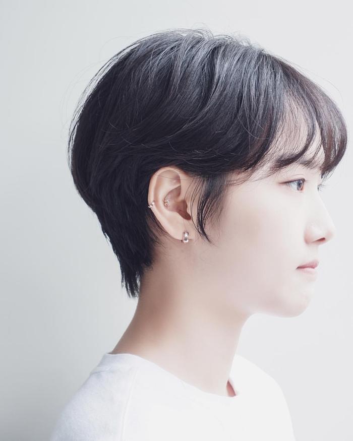 短发搭配空气刘海,年轻时尚又减龄