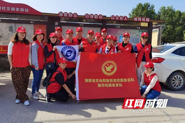 重阳慰问敬老院浓浓关怀暖人心（重阳节探望贫困老人）(1)