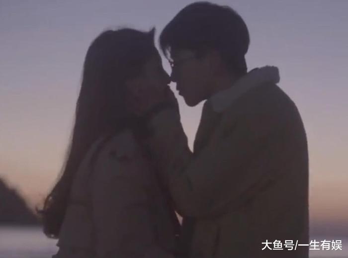 章若楠费启鸣合作拍视频, 甜出新高度, 这碗“狗粮”先干为敬!