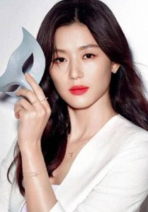 ​全智贤一家四口罕见同框两个儿子继承父母高颜值