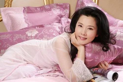 何赛飞与老公合影（老戏骨何赛飞被母亲抛弃）(14)