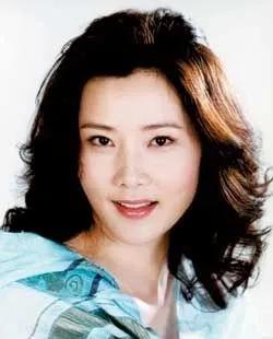 何赛飞与老公合影（老戏骨何赛飞被母亲抛弃）(6)