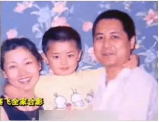 何赛飞与老公合影（老戏骨何赛飞被母亲抛弃）(24)