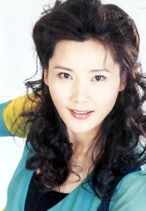 何赛飞与老公合影（老戏骨何赛飞被母亲抛弃）(25)