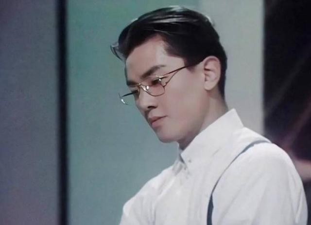 梁咏琪蛋糕事件始末（1999梁咏琪郑伊健恋爱）