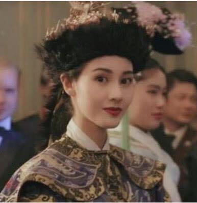 48岁李嘉欣晒近照脸部僵硬变多边形，网友：吓人！