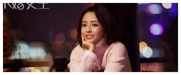 佟丽娅新作《不婚女王》，身高差显得她像少女，男主就是故事原型