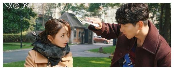 佟丽娅新作《不婚女王》，身高差显得她像少女，男主就是故事原型