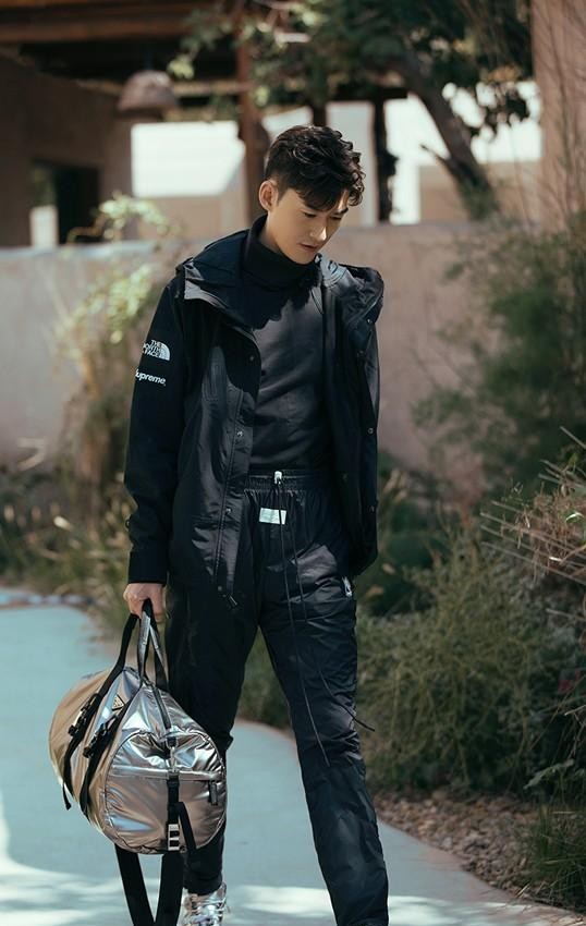 张翰的眼镜的图片（张翰坐上驾驶舱墨镜一戴）