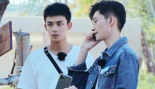 张翰的眼镜的图片（张翰坐上驾驶舱墨镜一戴）