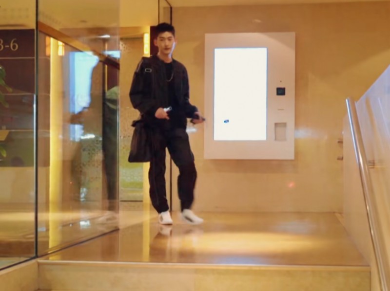 张翰的眼镜的图片（张翰坐上驾驶舱墨镜一戴）