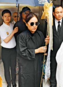 ​张菲老婆，何洁图片个人资料简介(何洁的个人简介)