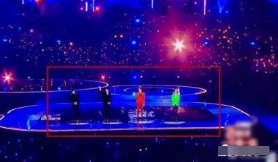 ​言承旭与前女友张熙恩藕断丝连，聚会上紧盯女方，结束后同车离开